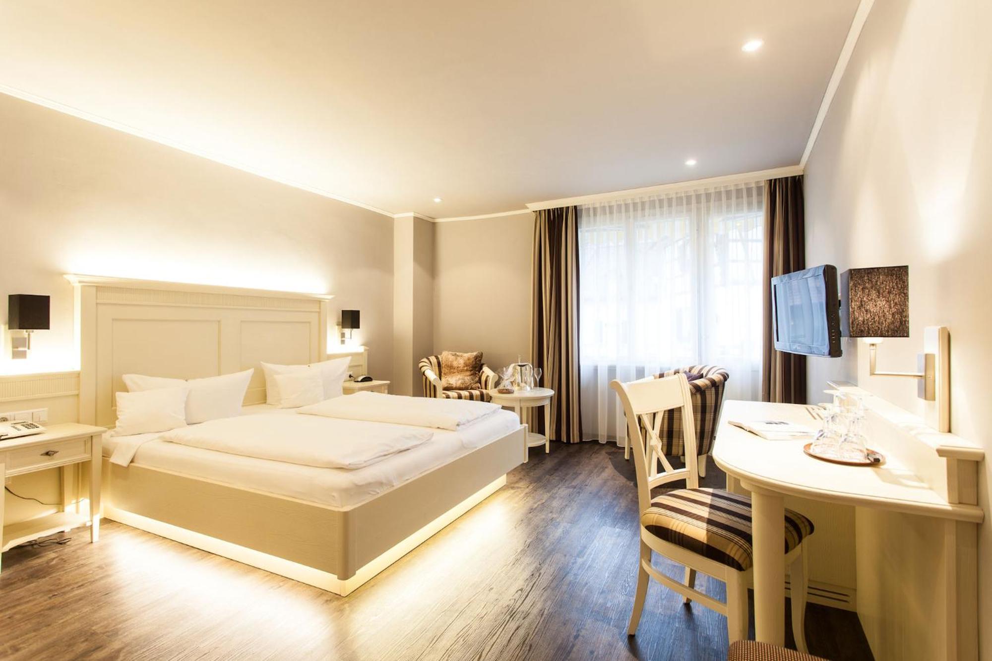 Romantik Hotel Zur Sonne バーデンヴァイラー エクステリア 写真