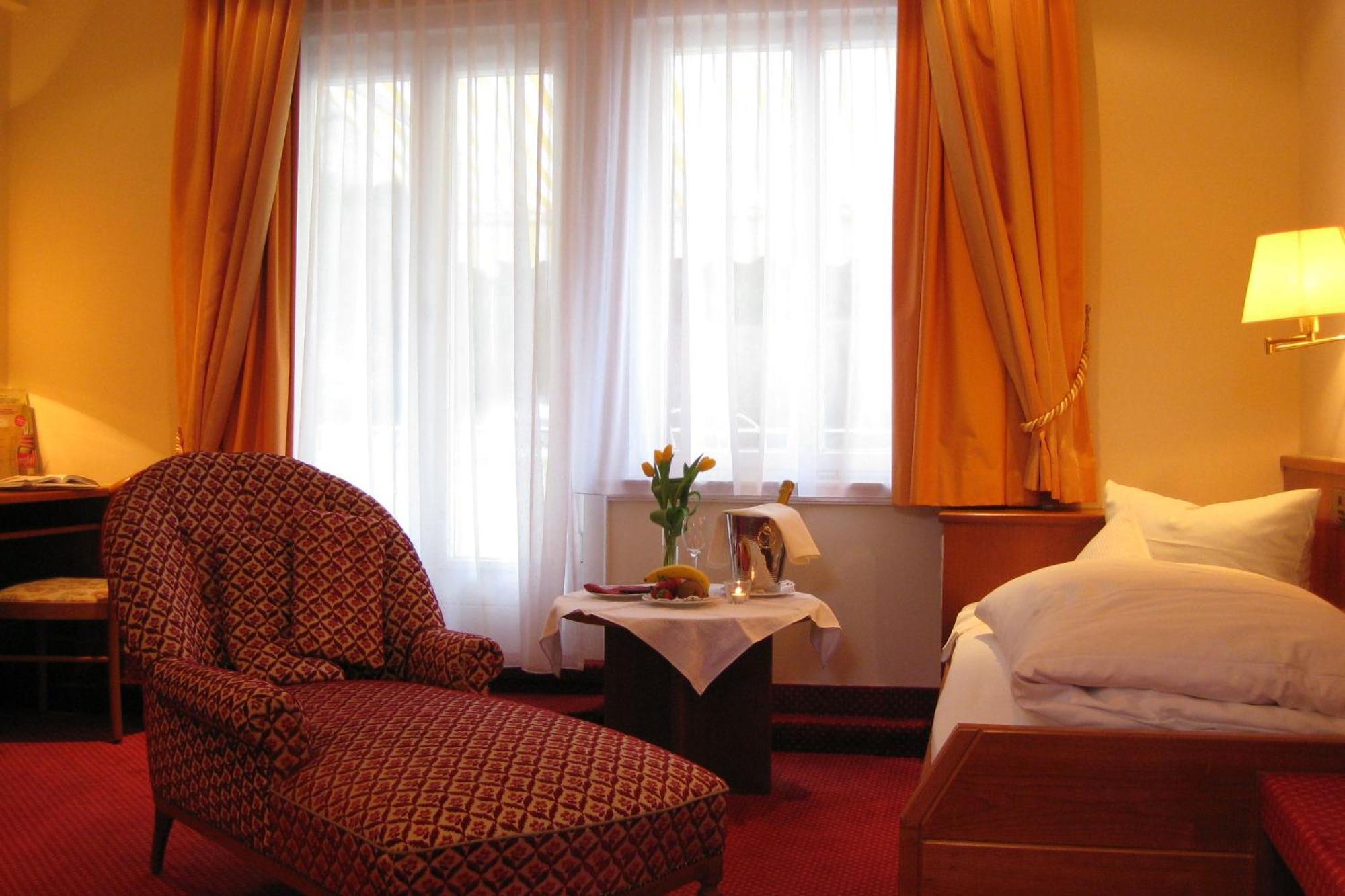 Romantik Hotel Zur Sonne バーデンヴァイラー エクステリア 写真