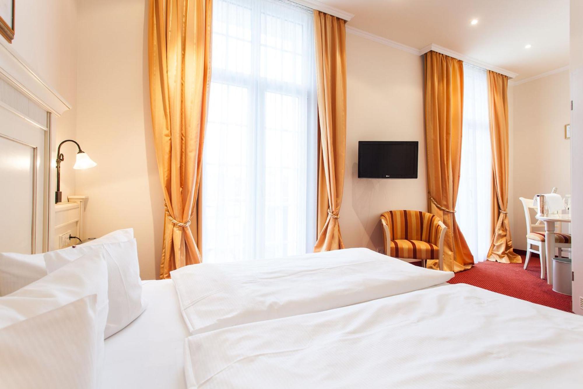 Romantik Hotel Zur Sonne バーデンヴァイラー エクステリア 写真